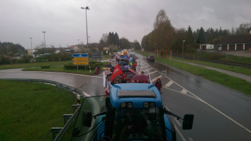 Start des Demo-Zuges vom P&R-Parkplatz Roth