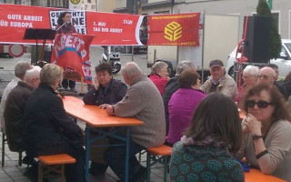 Hauptrednerin Seidler, NGG; rechts vorne Irene Schinkel, SPD Büchenbach