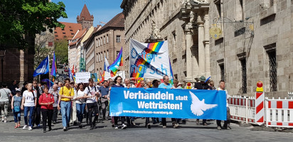 Ostermarsch in Nürnberg - vor dem Nürnberger Rathaus