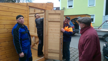 Hüttenaufbau durch Otmar Schön, Thomas Schulz, Robert Schuster, Klaus Schinkel (v.l.n.r.)