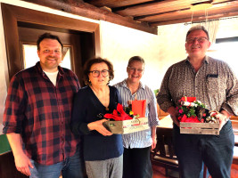 Die langjährigen SPD-Gemeinderäte Irene Schinkel und Robert Schuster wurden von den Vorsitzenden der SPD Büchenbach, Thomas Schulz und Kerstin Schmidt, geehrt.