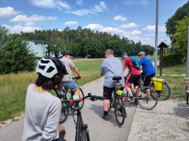 Vor dem Start. Rennräder, Pedelecs und Tourenräder waren dabei.