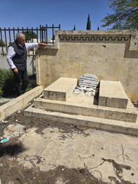 „Hier sollte Dr. Nuri Dersimi seine letzte Ruhe finden. Doch der türkische Staat gibt den Kurden keine Ruhe!“